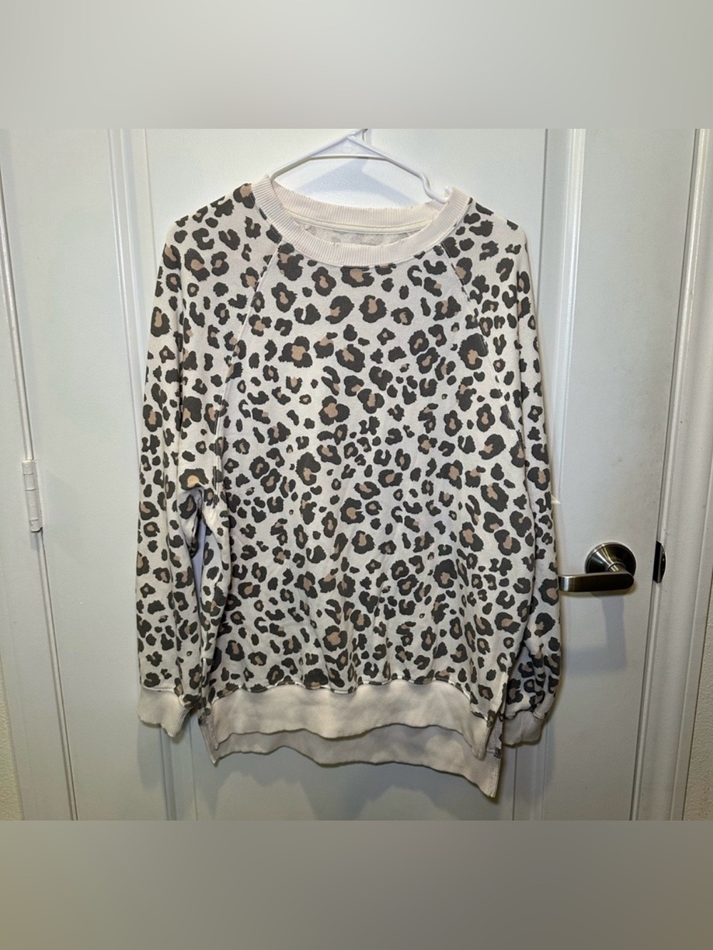 Like New American Eagle Outfitters Leopard Jeggings Fit Oversized Sweatshirt